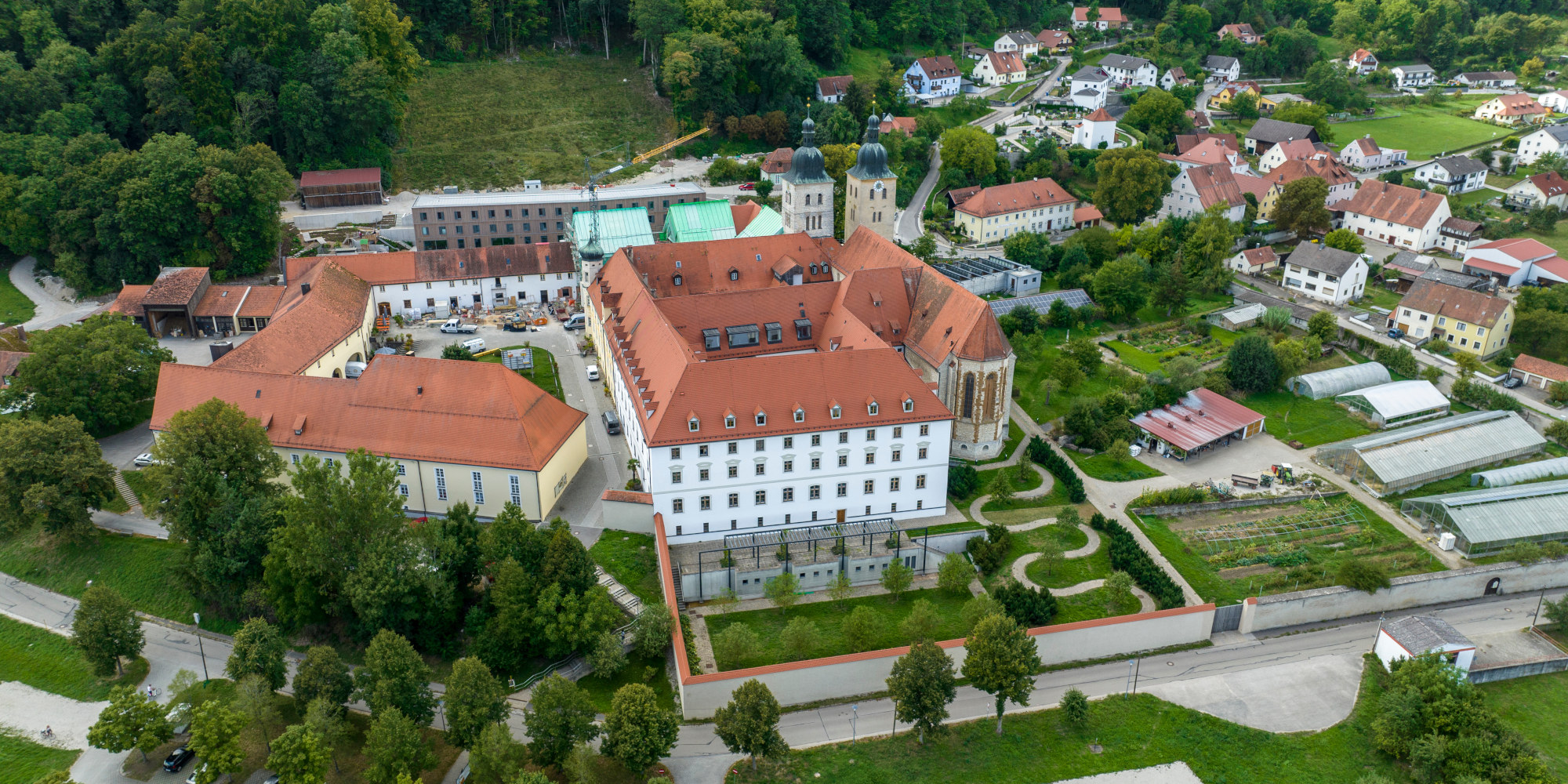 Luftaufnahme auf das Kloster Plankstetten 