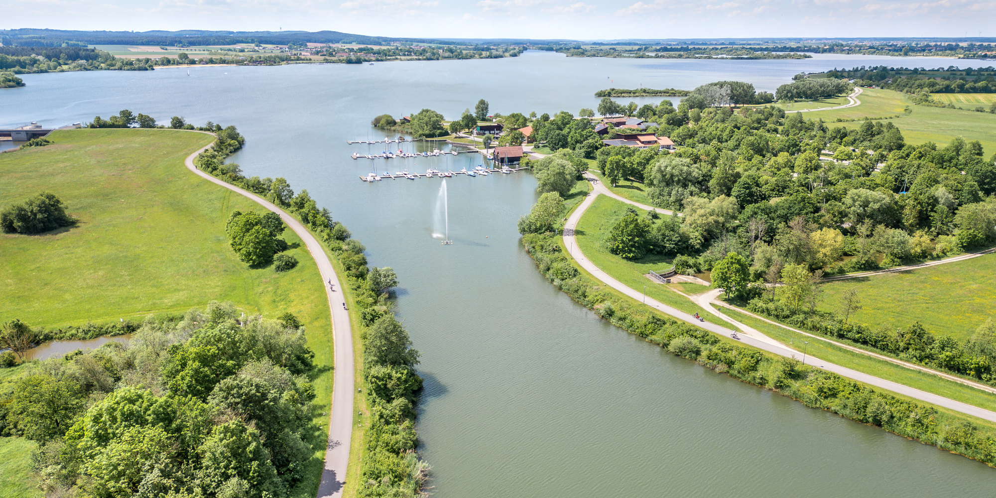 Radweg am Ufer vom Altmühlsee 