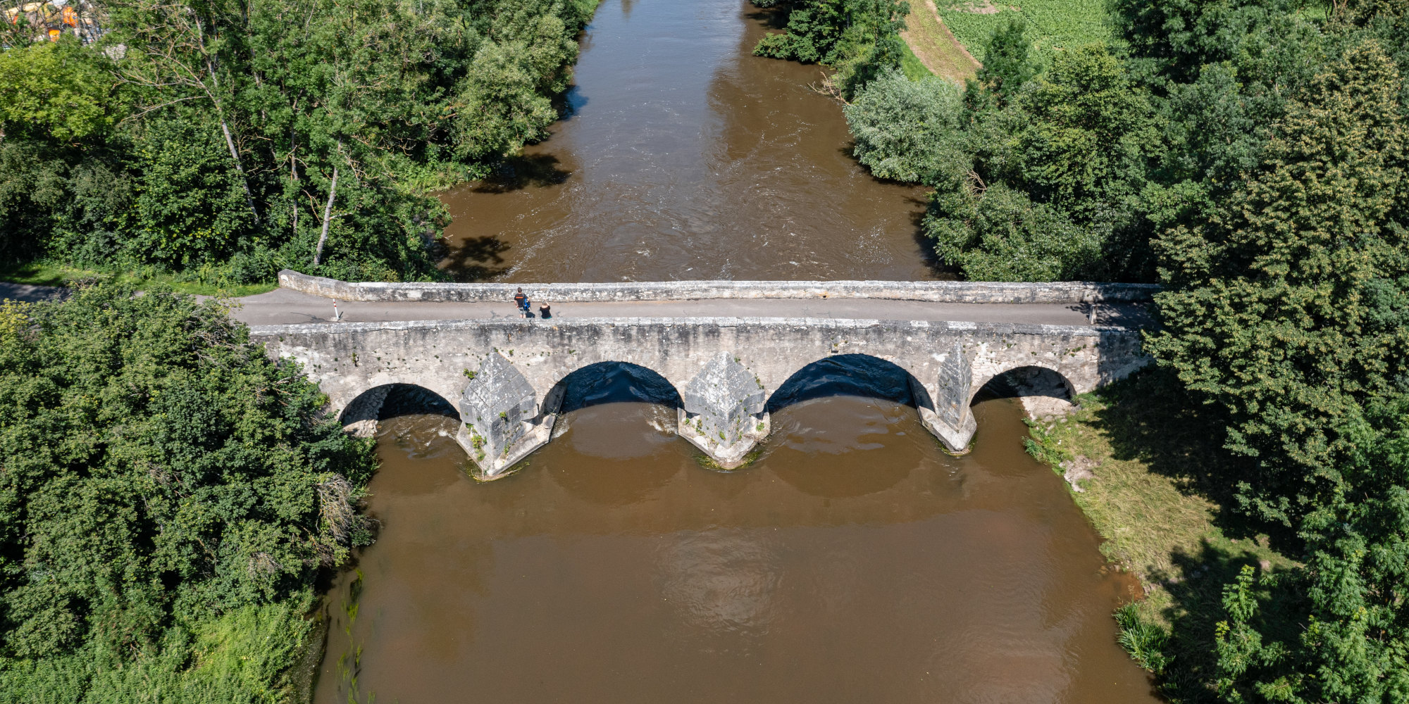 Luftbild der Römerbrücke Pfünz im Naturpark Altmühltal