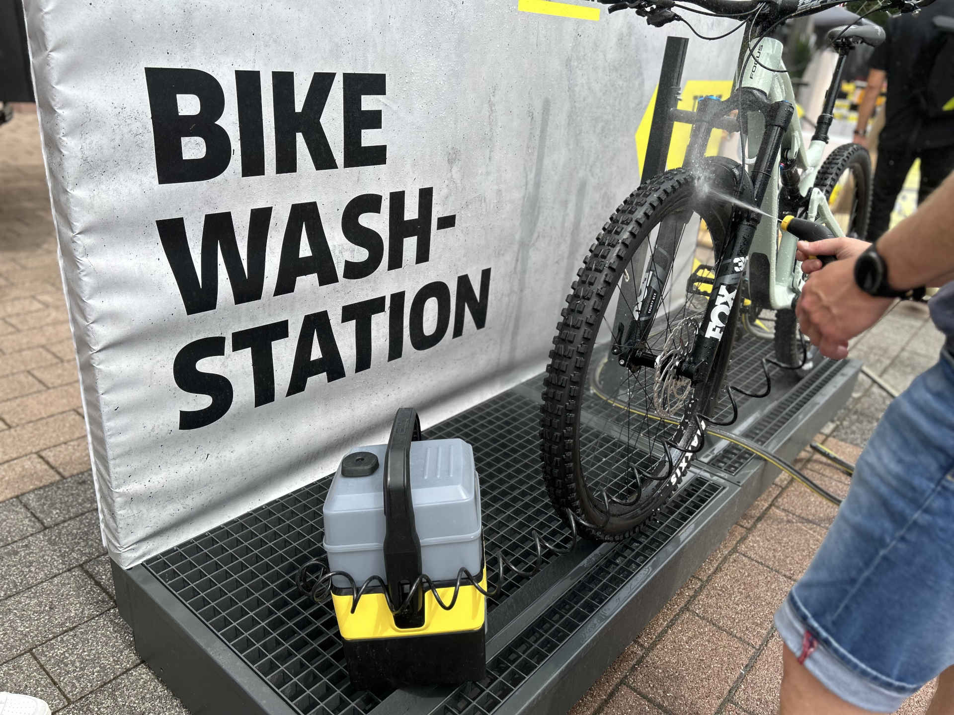 Die Bike Box von Kärcher in Aktion bei der Eurobike 2023