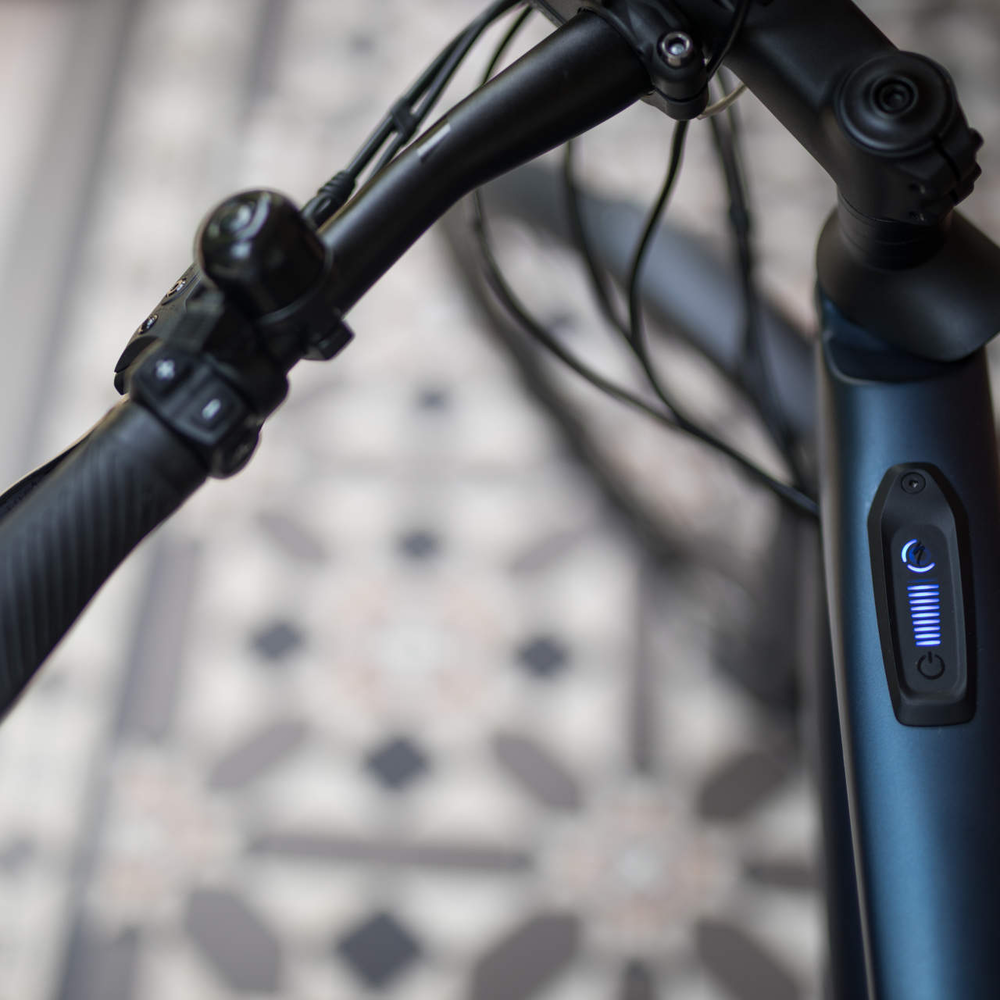 Nahaufnahme eines E-Bike Lenkers