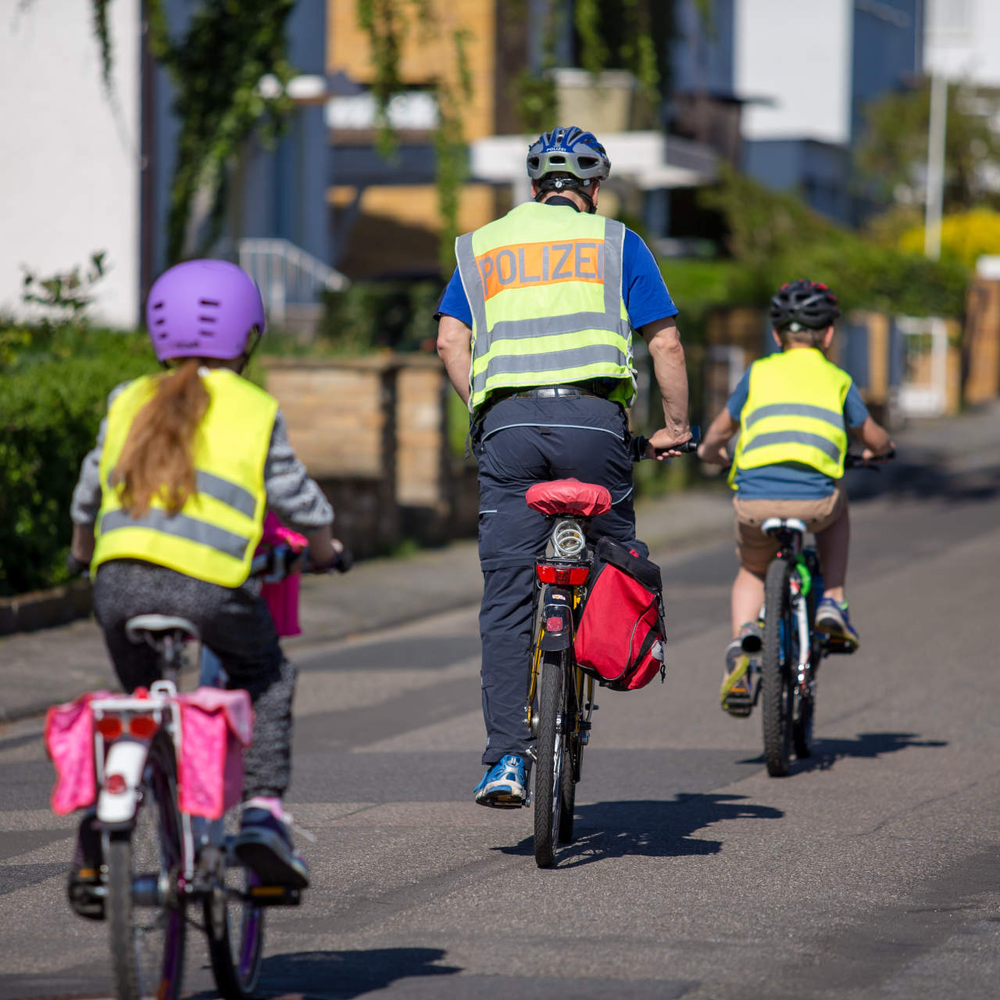 Kinder beim Fahrrad Unterricht