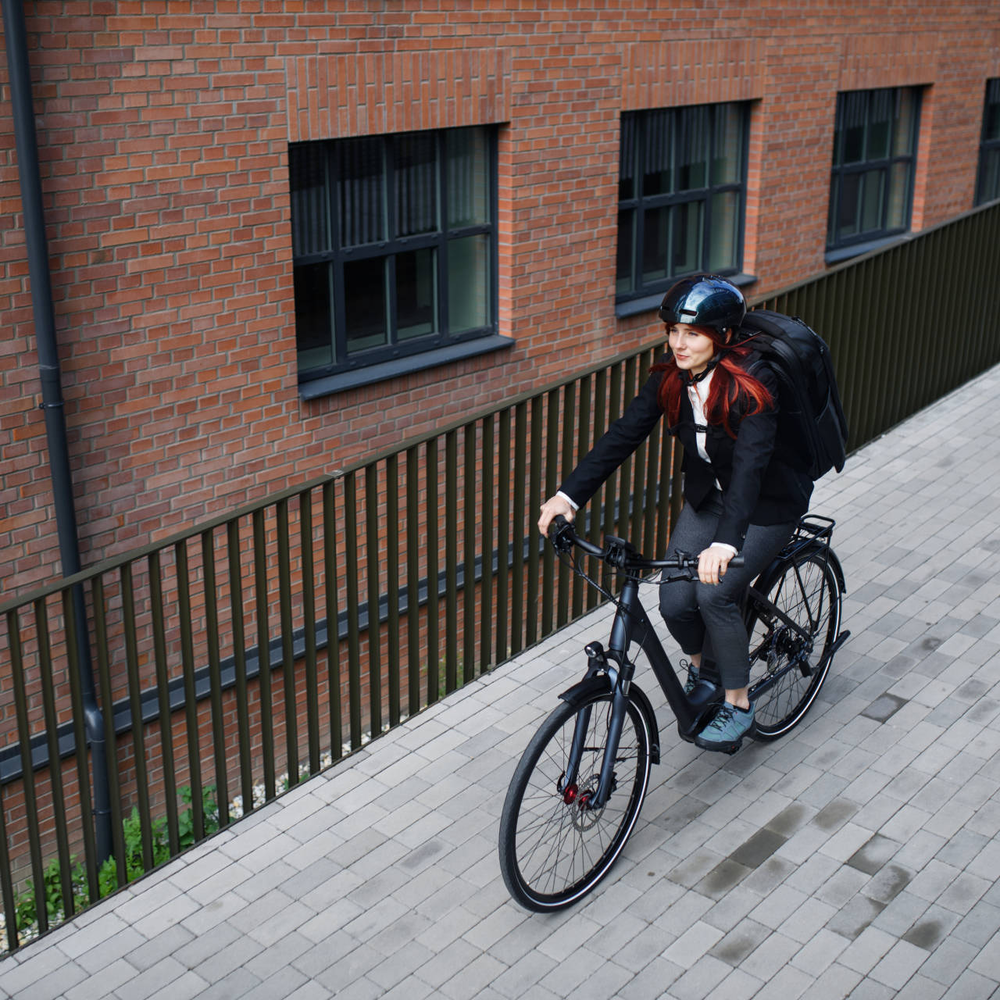 Person fährt auf dem Fahrrad