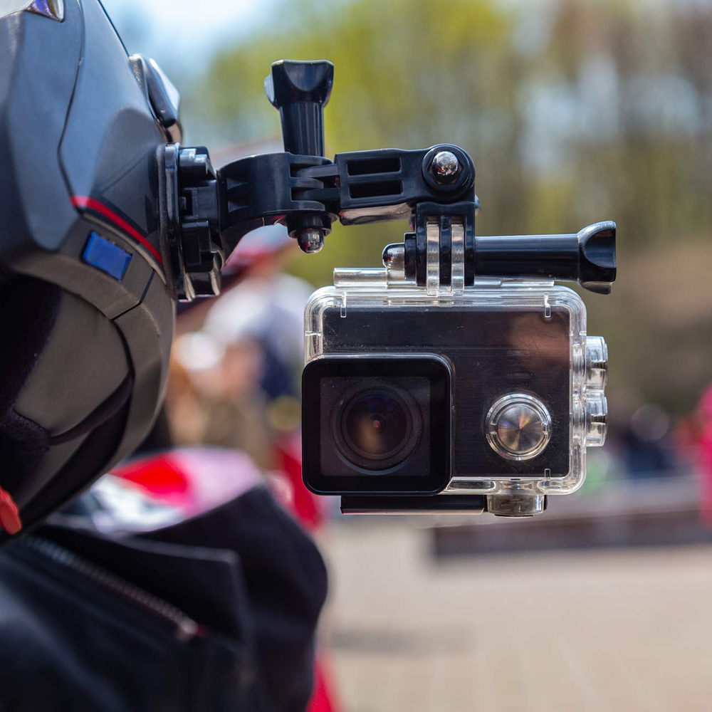 Eine GoPro befestigt an einem Helm