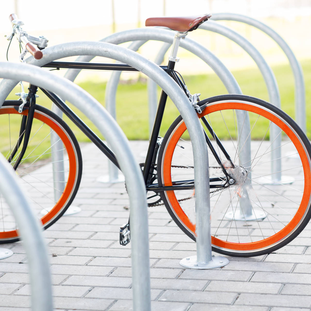 Fahrrad steht bereit zum anschließen